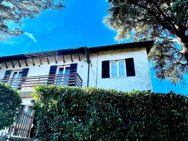 casa indipendente in vendita a Cogoleto in zona Sciarborasca
