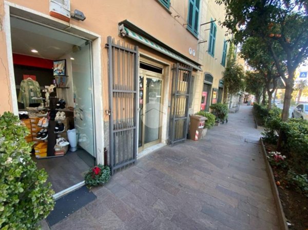 negozio in vendita a Cogoleto