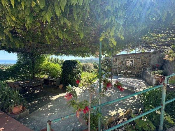 casa indipendente in vendita a Cogoleto in zona Sciarborasca