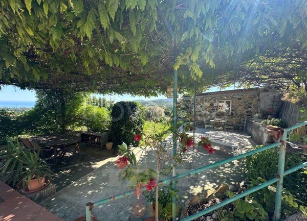 casa indipendente in vendita a Cogoleto in zona Sciarborasca