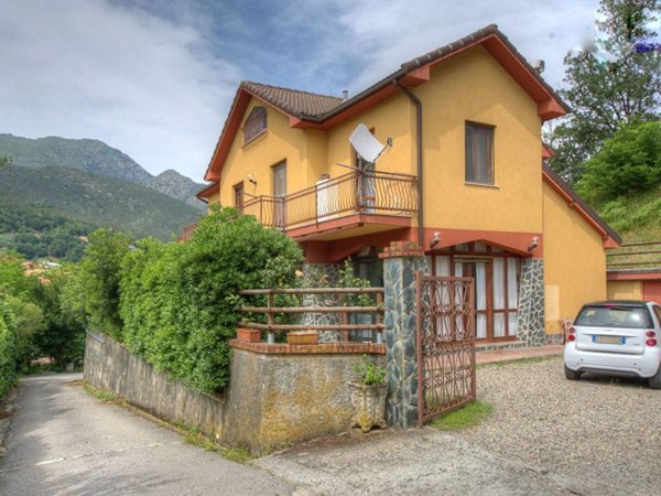 casa indipendente in vendita a Cogoleto in zona Sciarborasca