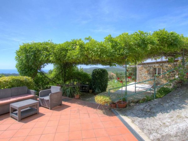 casa indipendente in vendita a Cogoleto in zona Sciarborasca
