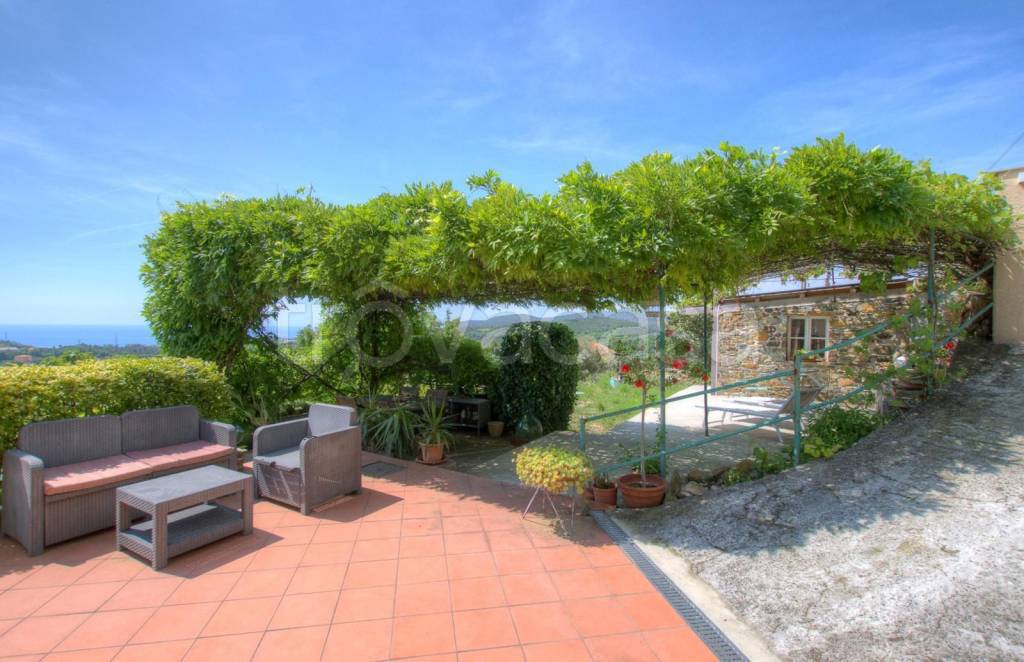casa indipendente in vendita a Cogoleto in zona Sciarborasca
