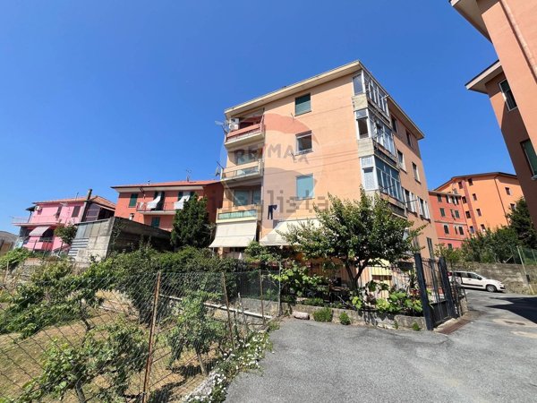 appartamento in vendita a Cogoleto in zona Sciarborasca