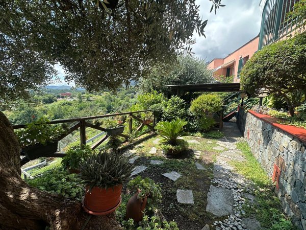 appartamento in vendita a Cogoleto in zona Lerca