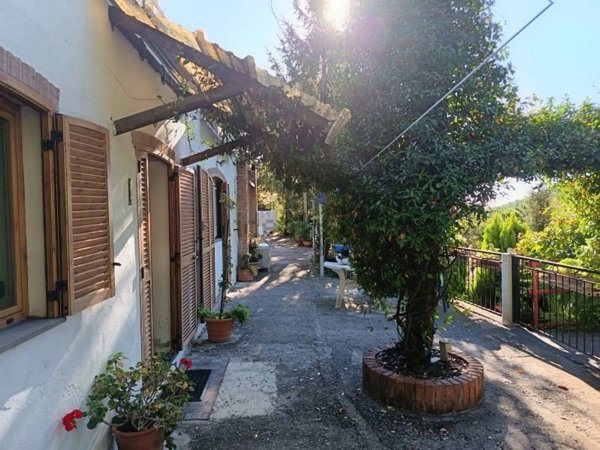 casa indipendente in vendita a Cogoleto