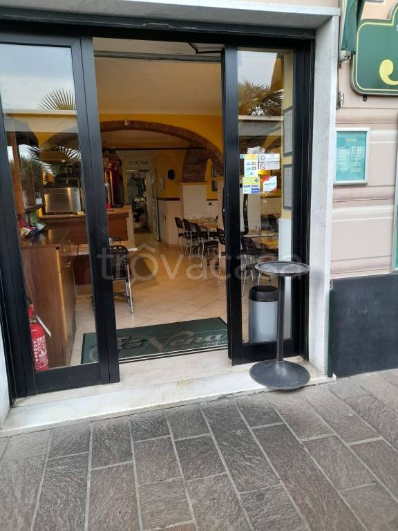 negozio in vendita a Cogoleto