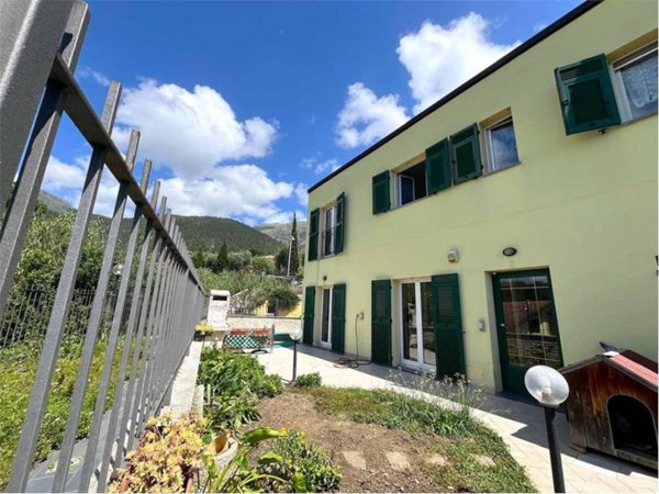 casa indipendente in vendita a Cogoleto in zona Sciarborasca