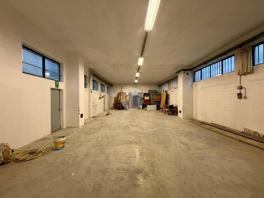 negozio in vendita a Cogoleto