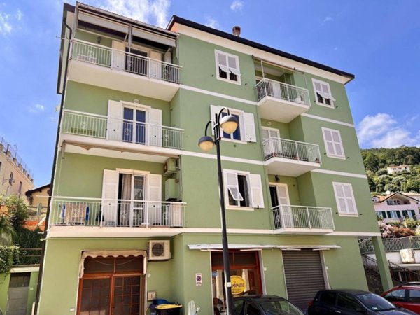 appartamento in vendita a Cogoleto in zona Sciarborasca