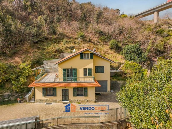 casa indipendente in vendita a Cogoleto