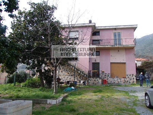 casa indipendente in vendita a Cogoleto in zona Sciarborasca