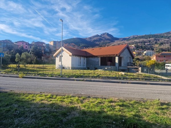 casa indipendente in vendita a Cogoleto in zona Sciarborasca