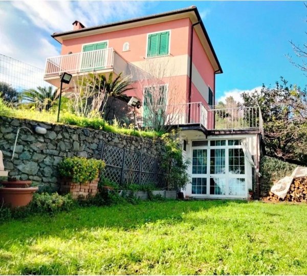 casa indipendente in vendita a Cogoleto