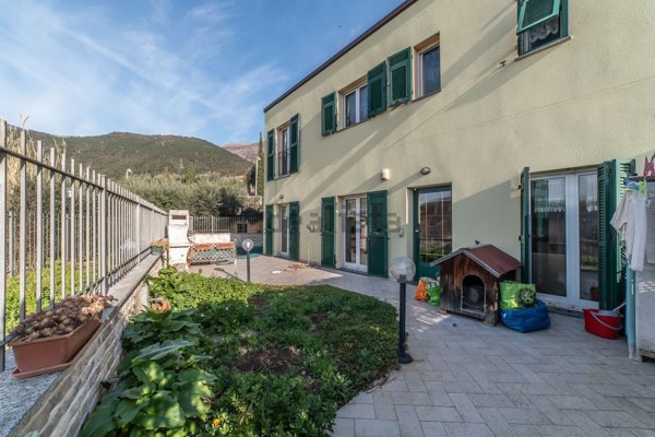 appartamento in vendita a Cogoleto in zona Sciarborasca