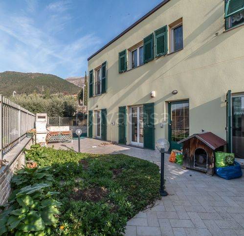 appartamento in vendita a Cogoleto in zona Sciarborasca