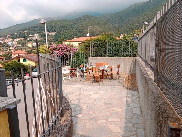 appartamento in vendita a Cogoleto in zona Sciarborasca