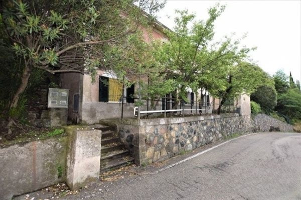 appartamento in vendita a Cogoleto in zona Pratozanino