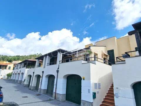 casa indipendente in vendita a Cogoleto in zona Pratozanino