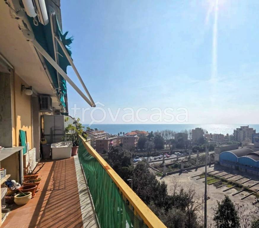 appartamento in vendita a Cogoleto in zona Pratozanino