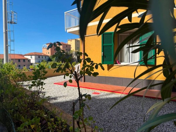 appartamento in vendita a Cogoleto in zona Pratozanino
