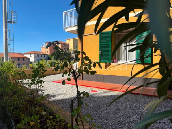 appartamento in vendita a Cogoleto in zona Pratozanino