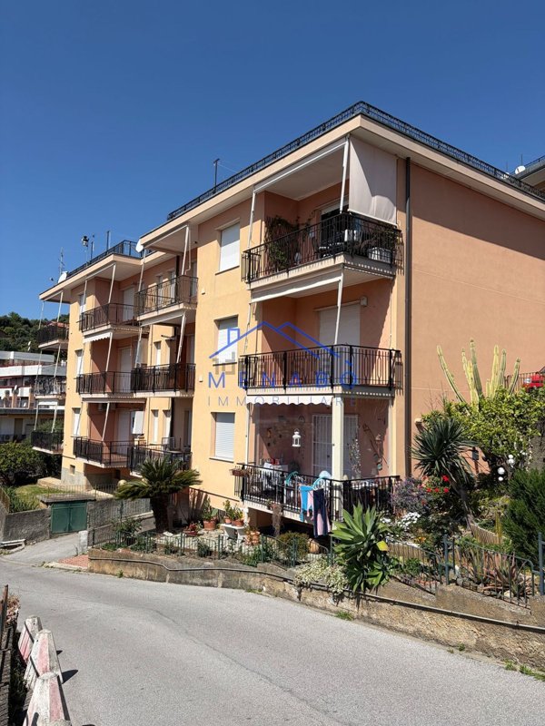 appartamento in vendita a Cogoleto in zona Pratozanino