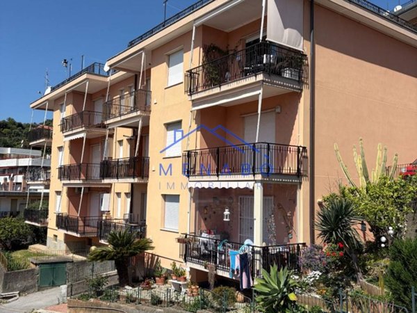 appartamento in vendita a Cogoleto in zona Pratozanino