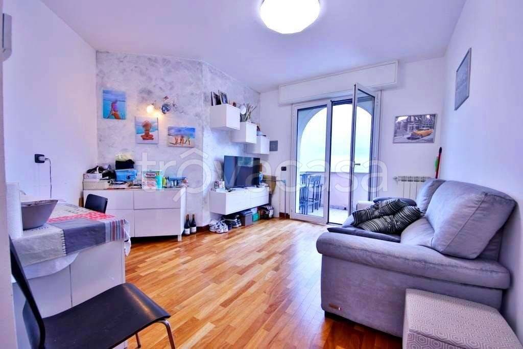 appartamento in vendita a Cogoleto in zona Pratozanino