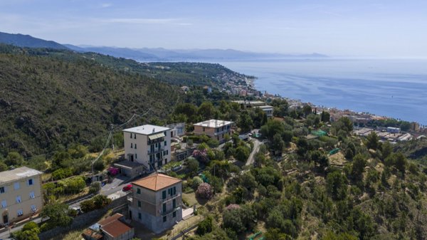 appartamento in vendita a Cogoleto in zona Pratozanino