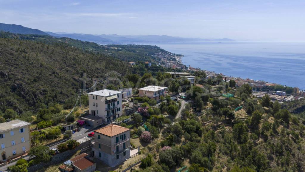 appartamento in vendita a Cogoleto in zona Pratozanino