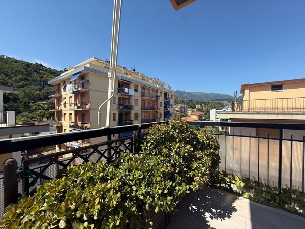 appartamento in vendita a Cogoleto in zona Pratozanino