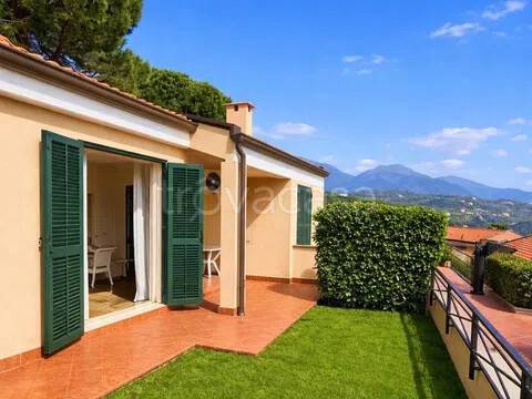 appartamento in vendita a Cogoleto in zona Pratozanino