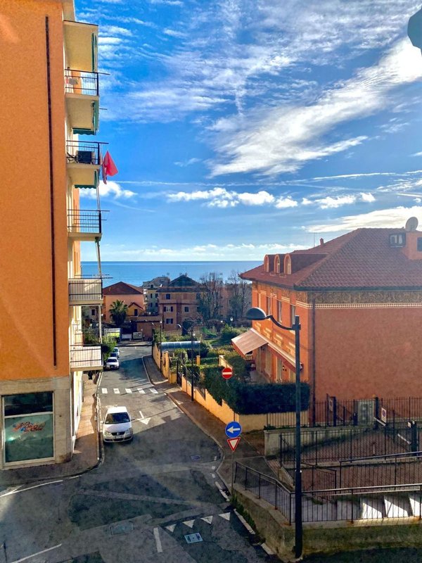appartamento in vendita a Cogoleto in zona Pratozanino