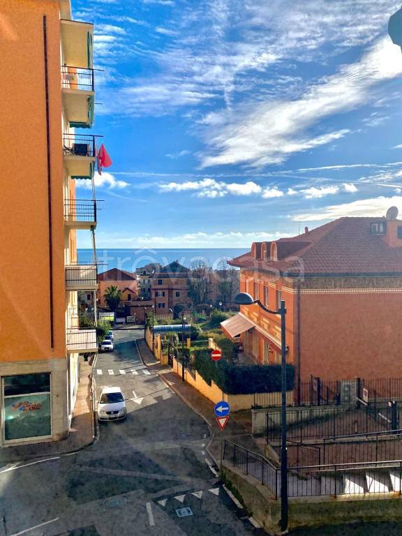 appartamento in vendita a Cogoleto in zona Pratozanino
