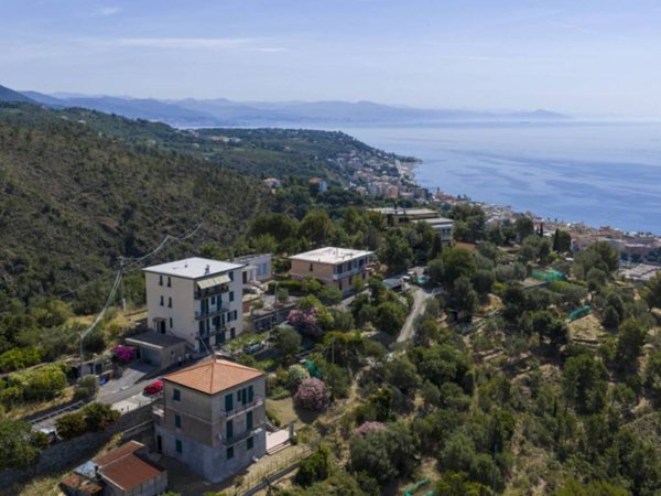 appartamento in vendita a Cogoleto in zona Pratozanino