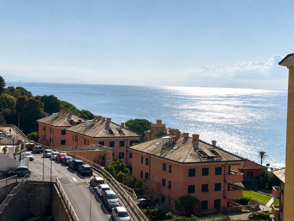 appartamento in vendita a Cogoleto in zona Pratozanino