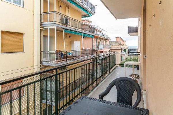 appartamento in vendita a Cogoleto in zona Pratozanino