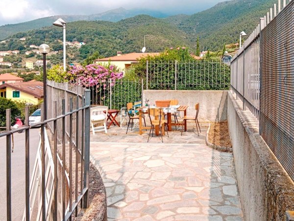 appartamento in vendita a Cogoleto in zona Sciarborasca