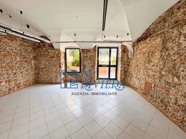 negozio in vendita a Cogoleto in zona Pratozanino