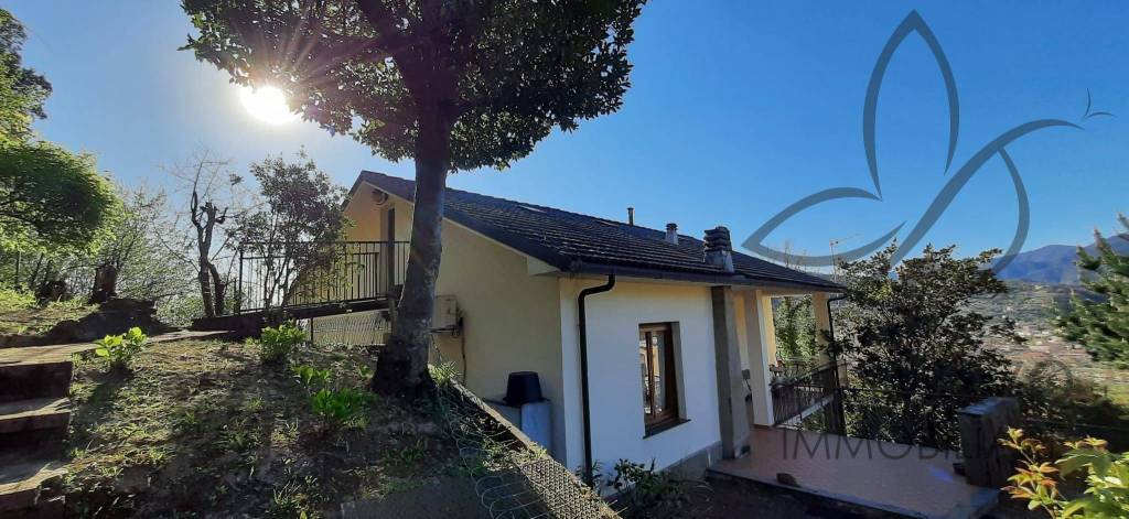 casa indipendente in vendita a Cogorno in zona San Salvatore