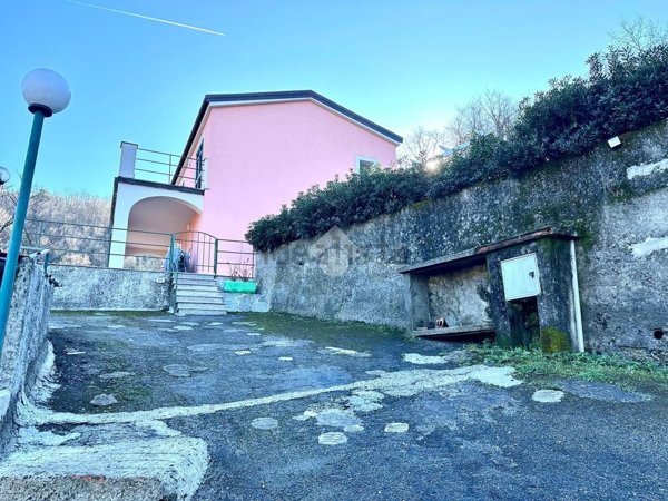 casa indipendente in vendita a Cogorno