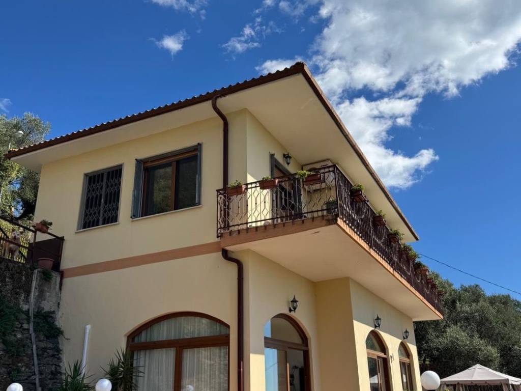 casa indipendente in vendita a Cogorno