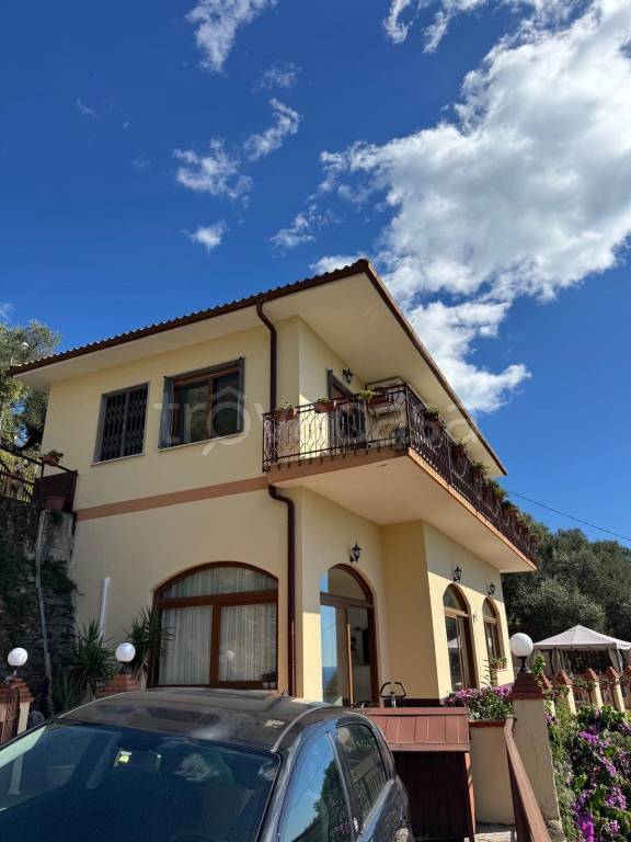casa indipendente in vendita a Cogorno