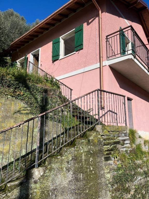 casa indipendente in vendita a Cogorno