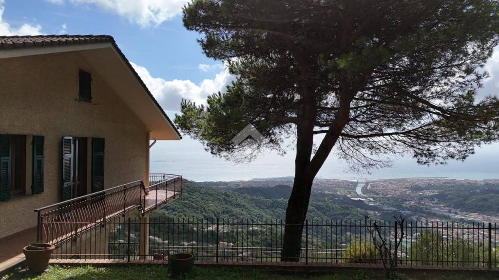 casa indipendente in vendita a Cogorno in zona Chiappe