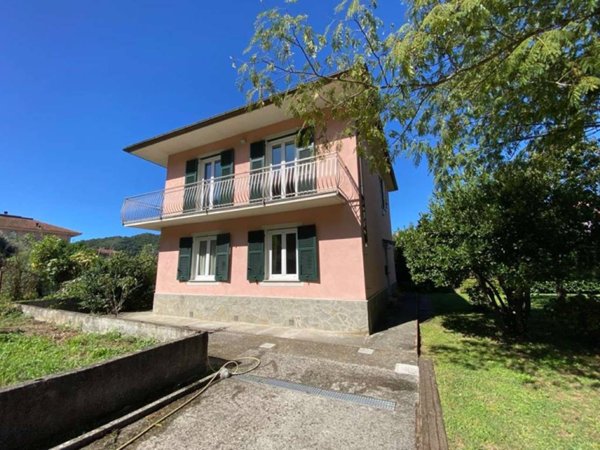 casa indipendente in vendita a Cogorno in zona San Salvatore
