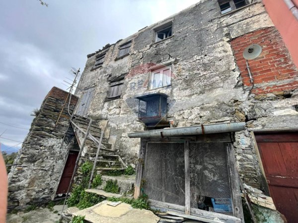 casale in vendita a Cogorno