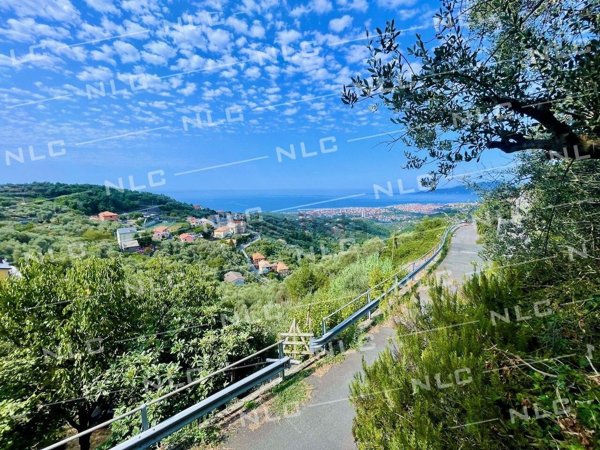 locale di sgombero in vendita a Cogorno