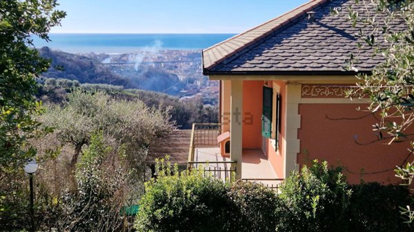 casa indipendente in vendita a Cogorno in zona San Salvatore